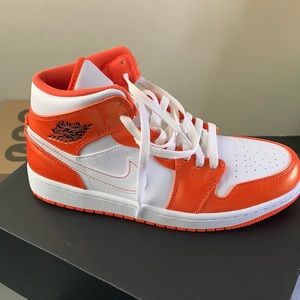 Air Jordan 1 mid orange/white size 9
